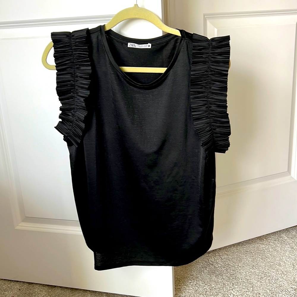 Beautiful like new condition Zara sleeveless top